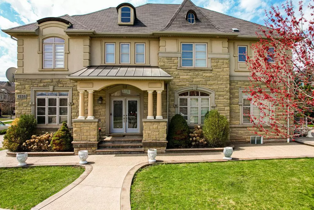 Oakville, ON L6H 0B2,1335 Arrowhead RD