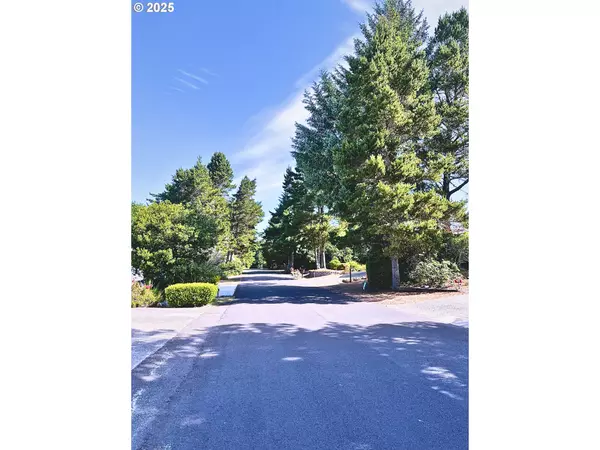 Florence, OR 97439,1600 RHODODENDRON DR ##218