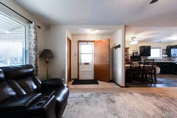 Lethbridge, AB T1J 3W2,244 Cassino ST S