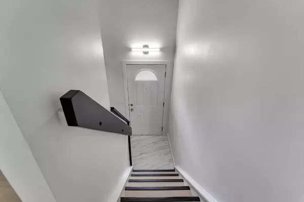 Calgary, AB T1Y 2V7,105 Pinemont Bay Northeast