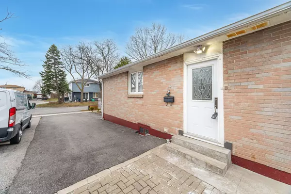 Toronto W10, ON M9V 4H2,6 Sultan Pool DR