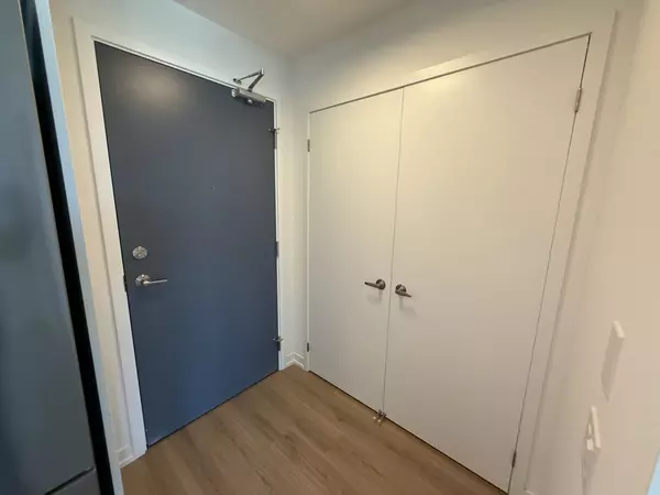 Mississauga, ON L5M 2T1,2485 Eglinton AVE E #1020