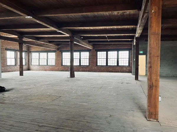 Brampton, ON L6X 1G4,45 Railroad ST E #F2