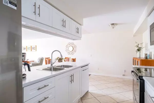 Hamilton, ON L9K 1J8,990 Golf Links RD #208