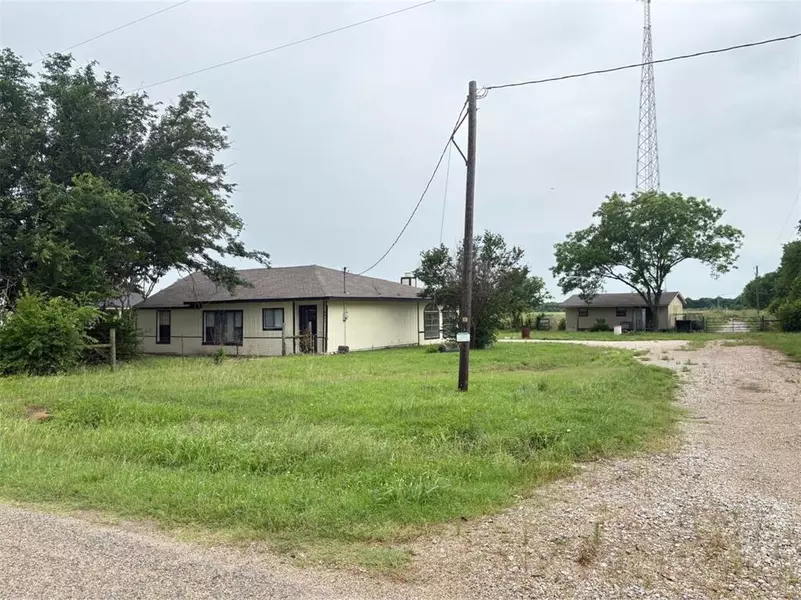 6827 Ensign Road, Ennis, TX 75119