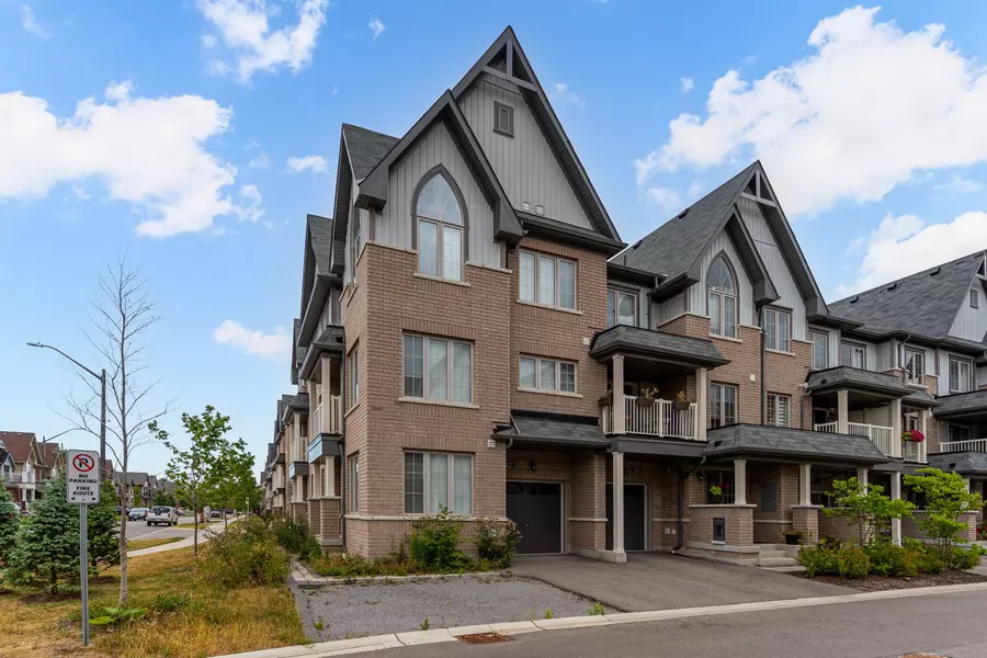 62 Porcelain WAY, Whitby, ON L1R 0R6