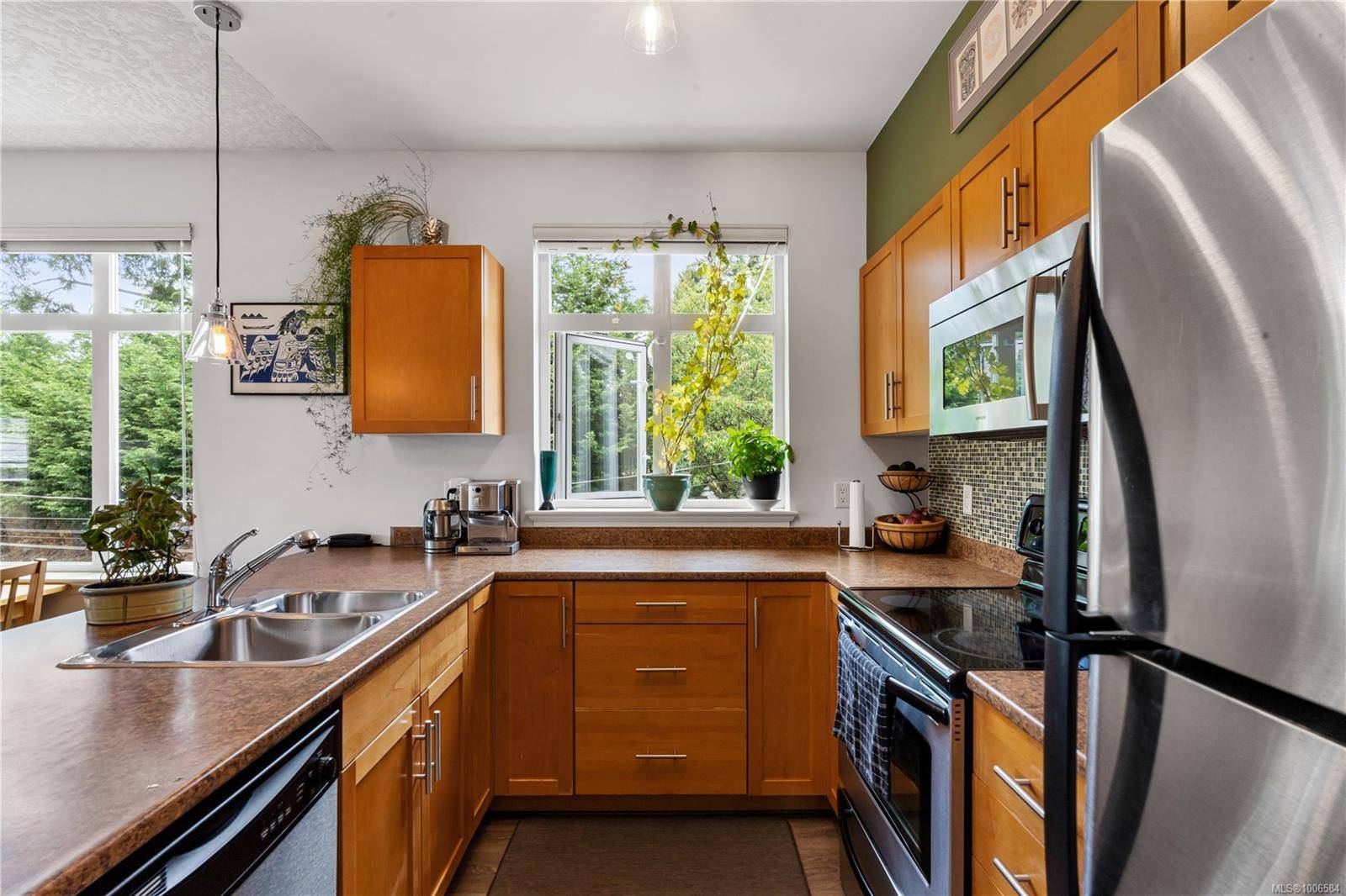 Colwood, BC V9B 0G9,2220 Sooke Rd #213