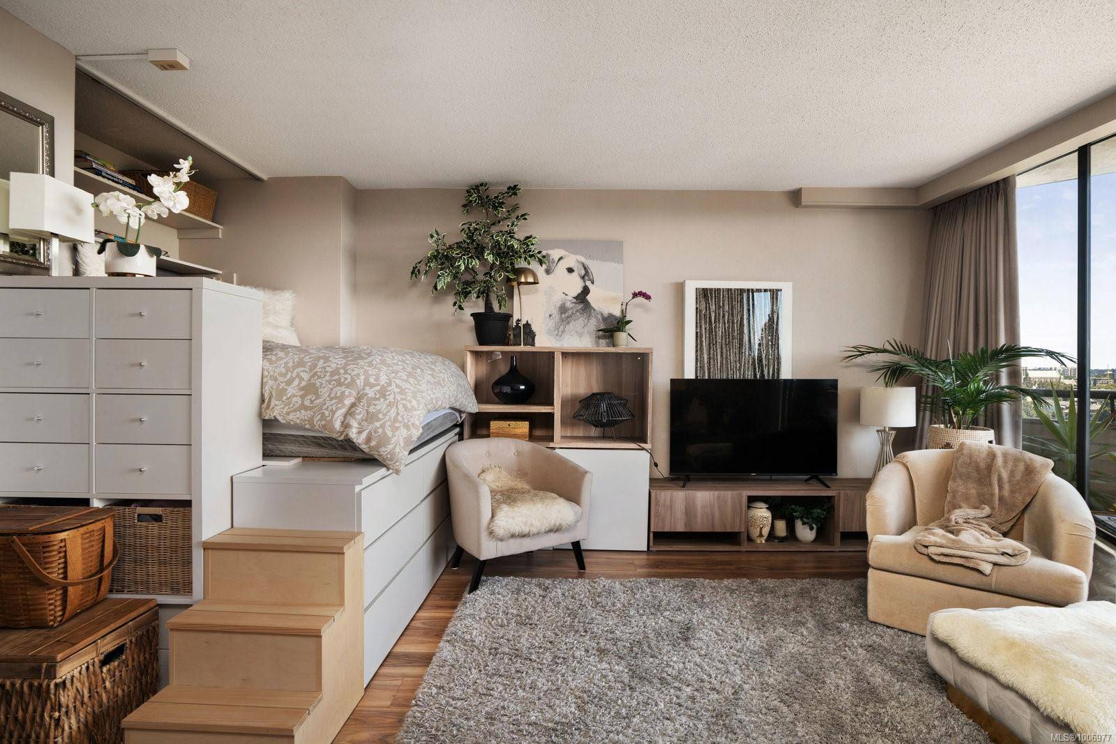 Victoria, BC V8V 1P7,620 Toronto St #1708