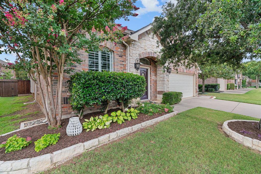 206 Fountainview Drive, Euless, TX 76039