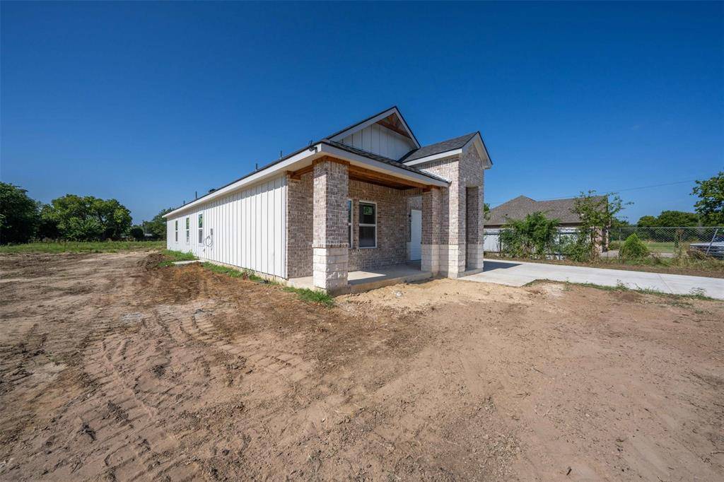 Fort Worth, TX 76105,5208 Cox Street