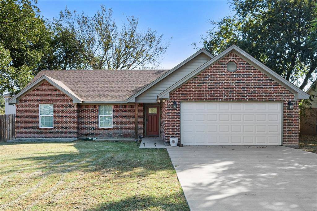 205 S Hitt Street, Boyd, TX 76023