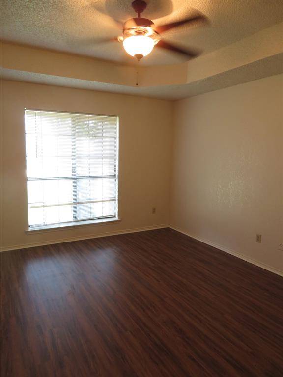 Desoto, TX 75115,437 Warbler Drive