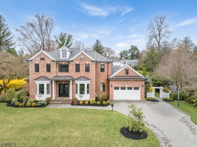 Madison Boro, NJ 07940,5 East Ln