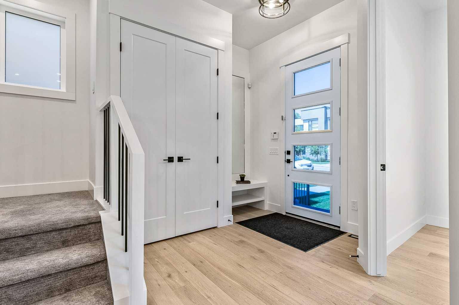 Calgary, AB T2M 1P5,911 22 AVE NW