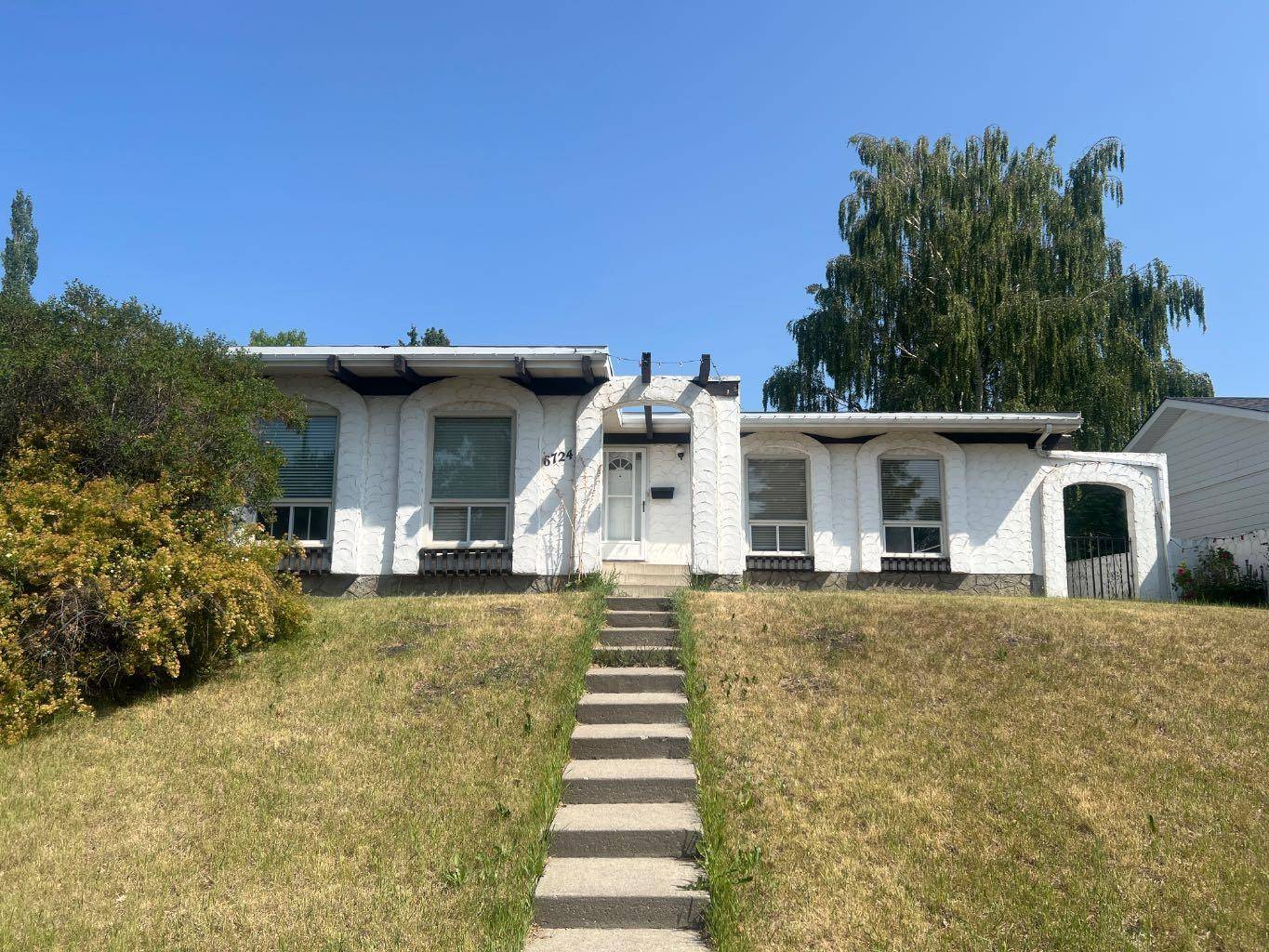 6724 Silverview DR NW, Calgary, AB T3B 3K8