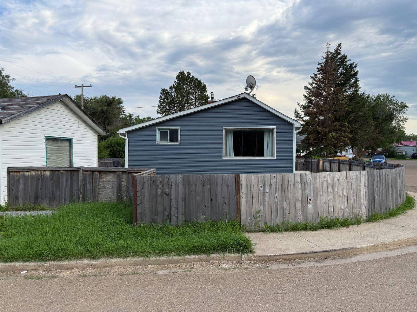 Drumheller, AB T0J0Y1,106 Poplar Crescent