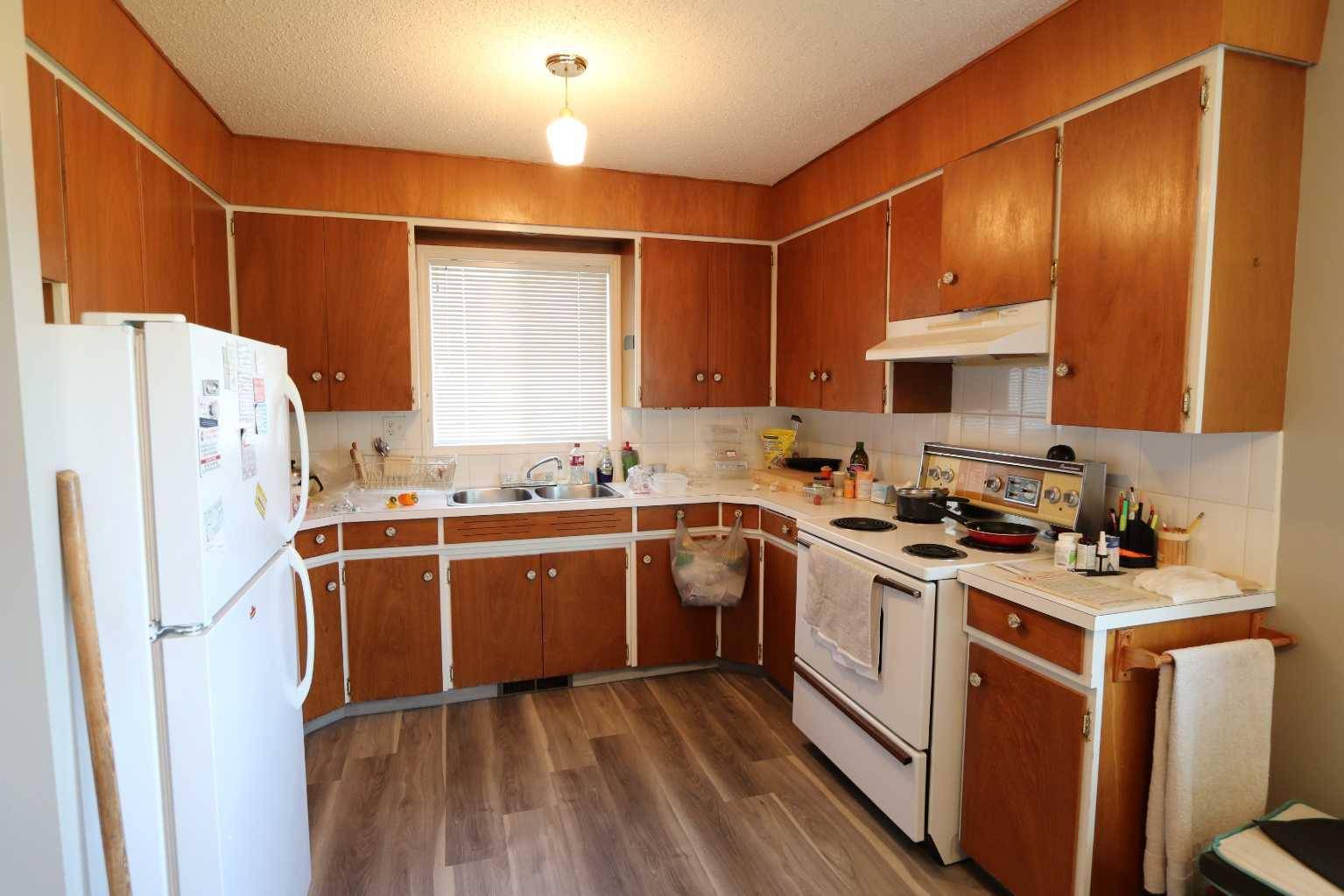 Ponoka, AB T4J 1G1,5019 60 AVE