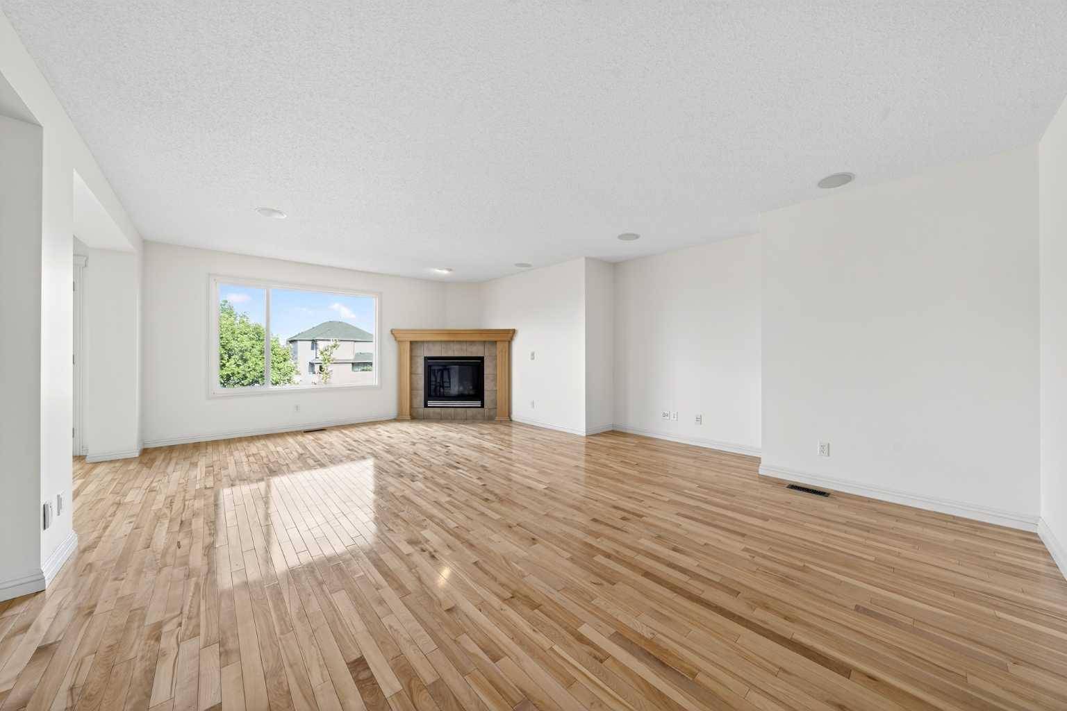 Calgary, AB T2Y 0C9,320 Everbrook WAY Southwest