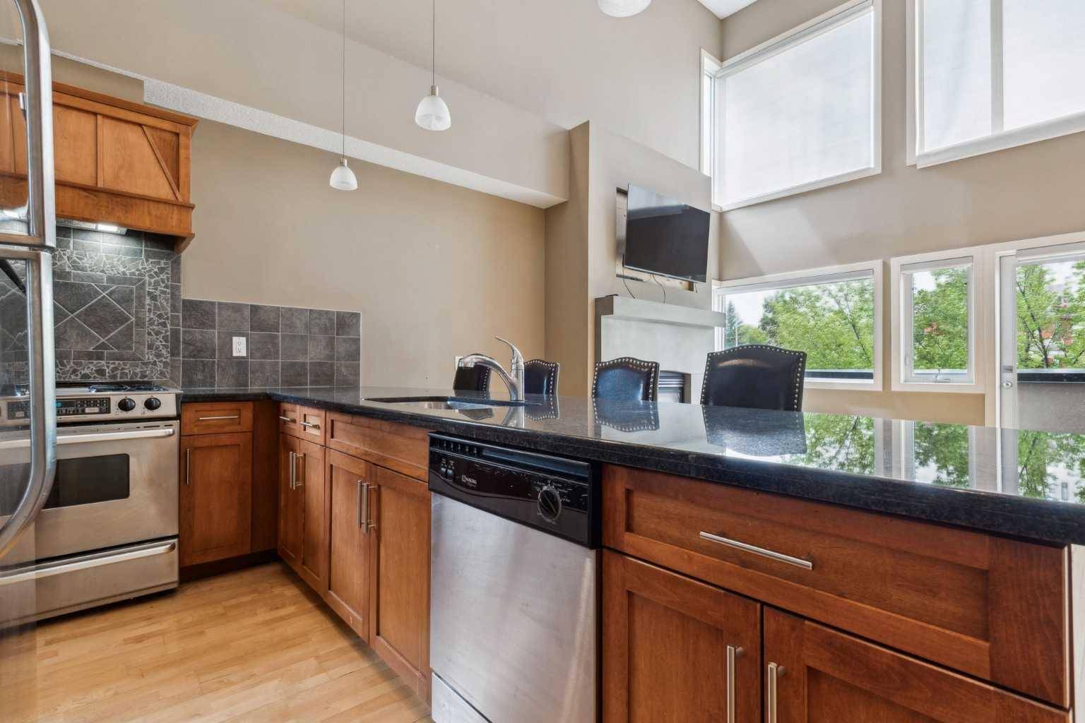 Calgary, AB T2T 3S9,1818 14 ST SW #401