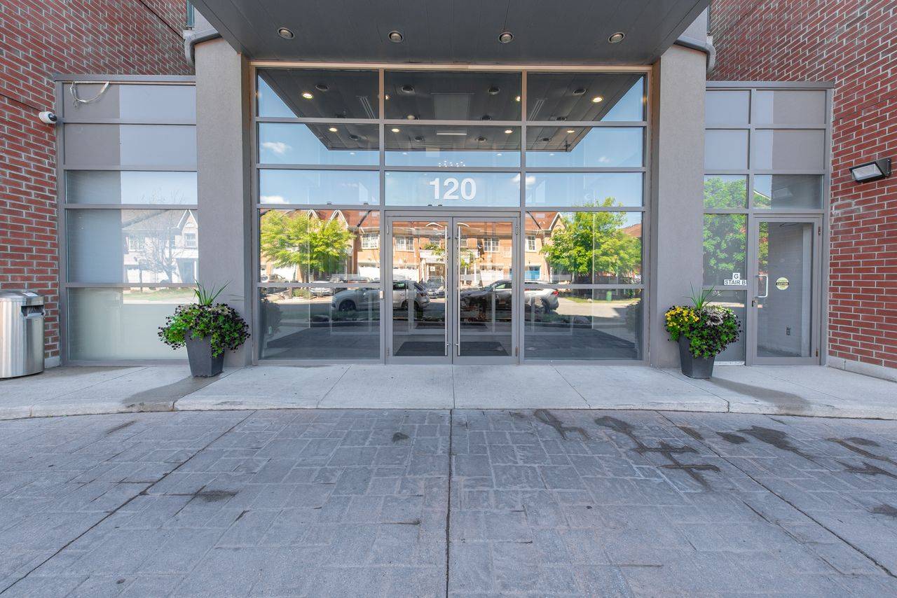 Toronto C13, ON M3C 4J1,120 Dallimore CIR #414