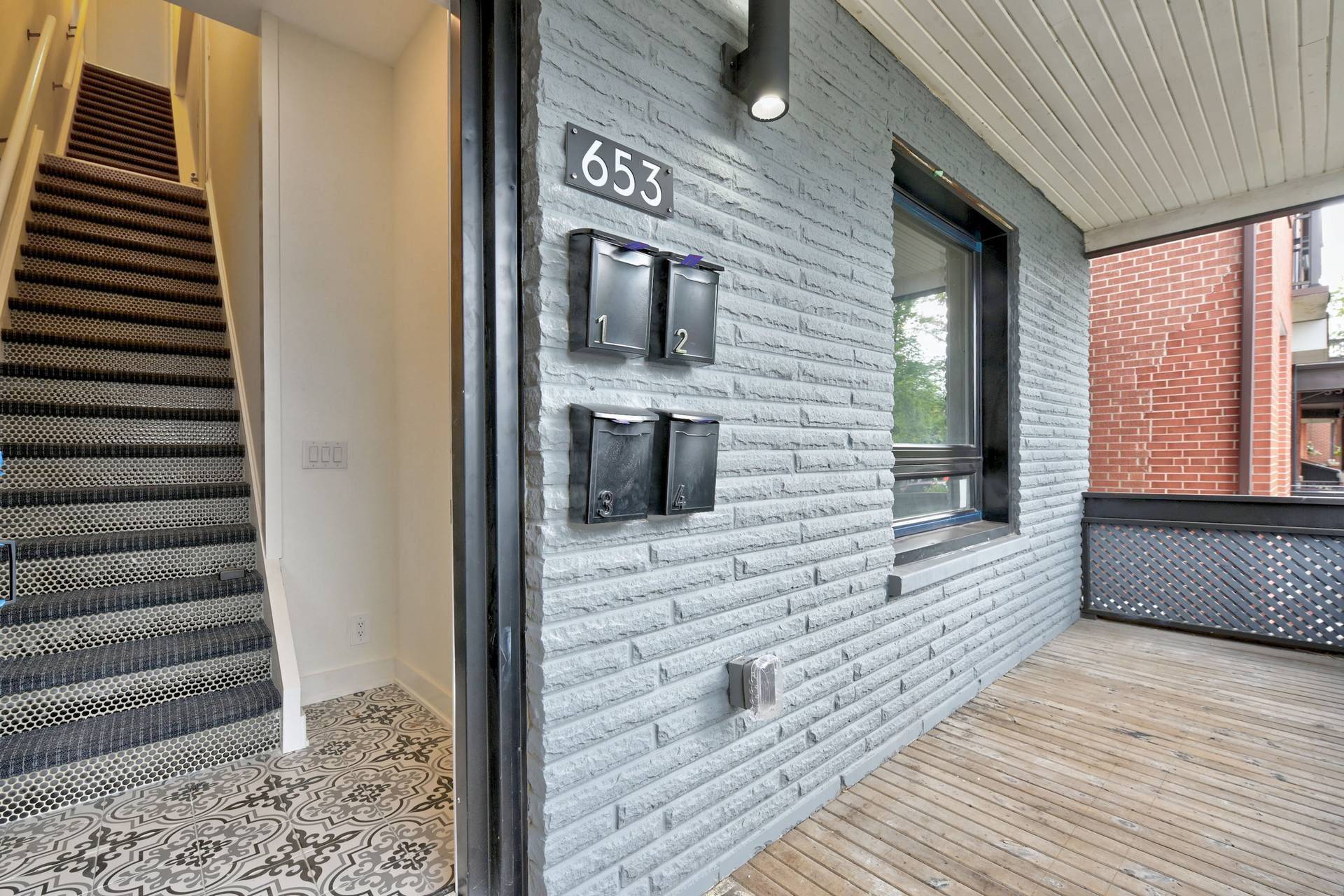 Toronto C01, ON M6G 2W2,653 Manning AVE #Unit2