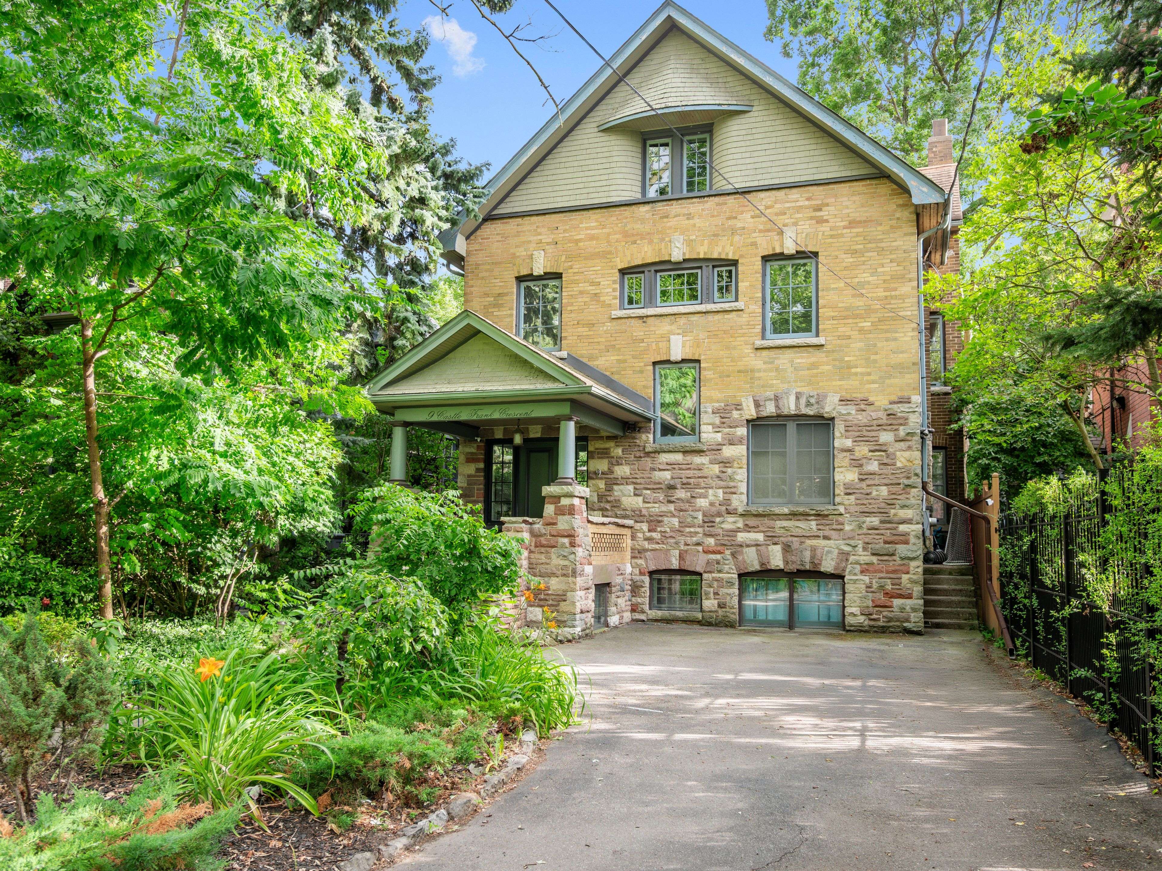 Toronto C09, ON M4W 3A2,9 Castle Frank CRES