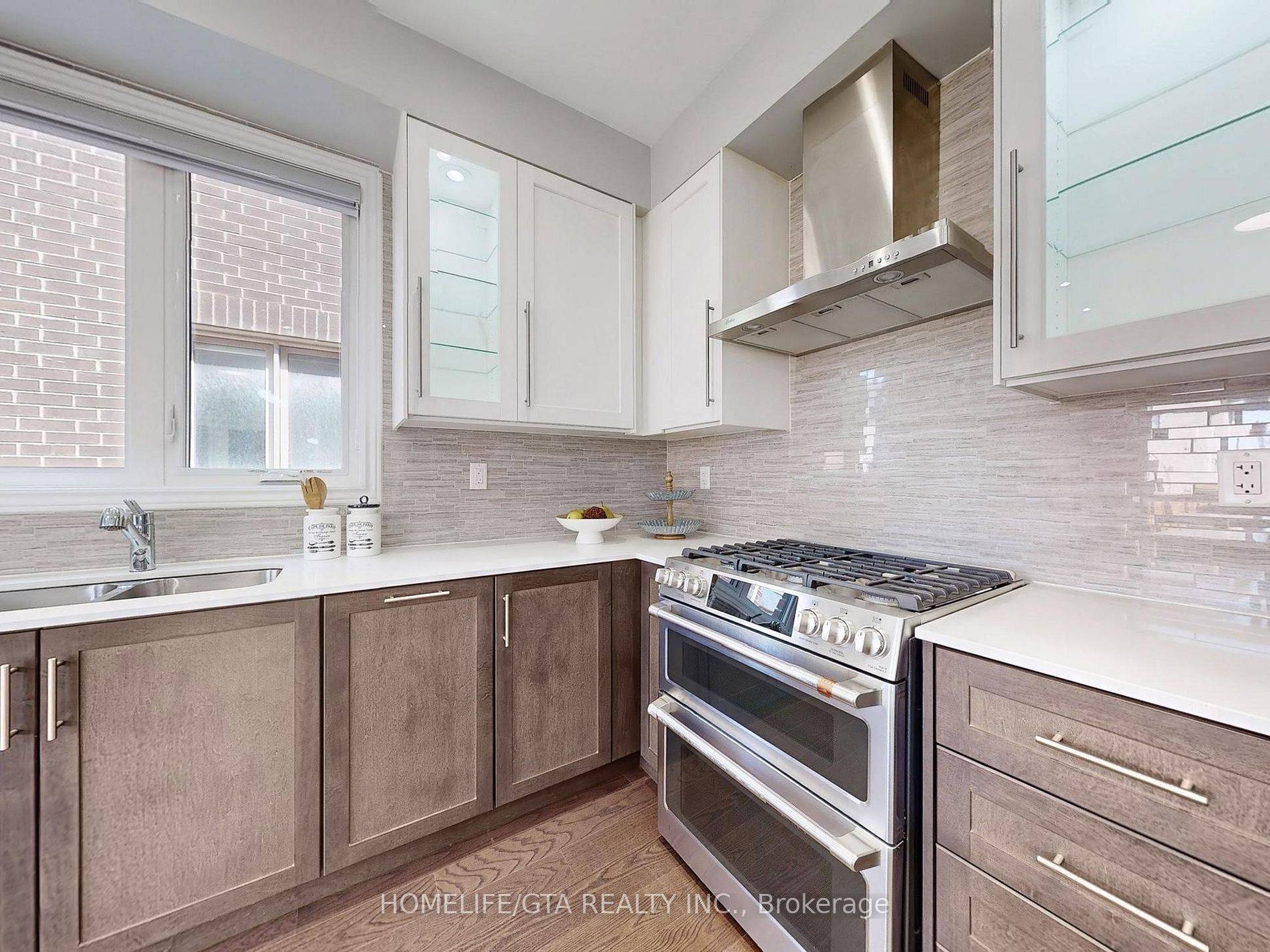 Whitby, ON L1P 0N5,524 Coronation RD