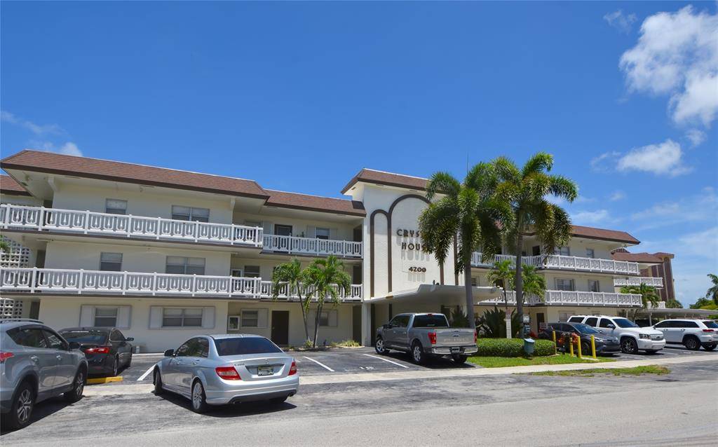 4200 Crystal Lake Dr #114, Deerfield Beach, FL 33064