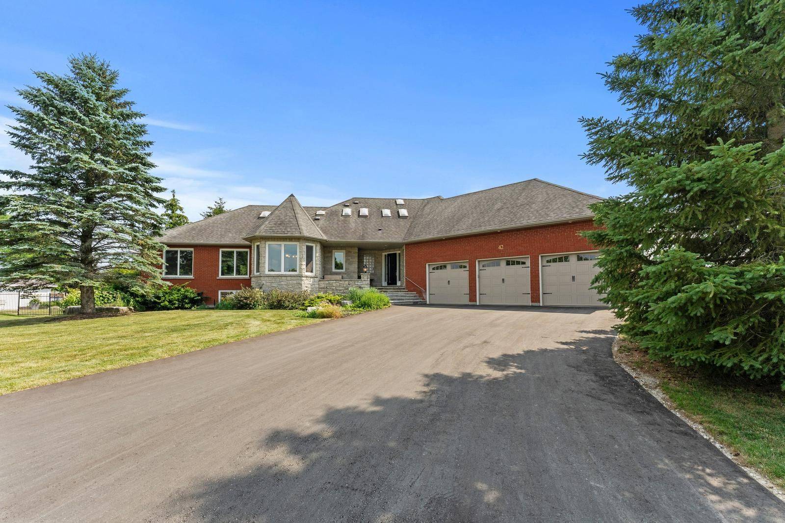 King, ON L0G 1N0,42 Witherspoon WAY