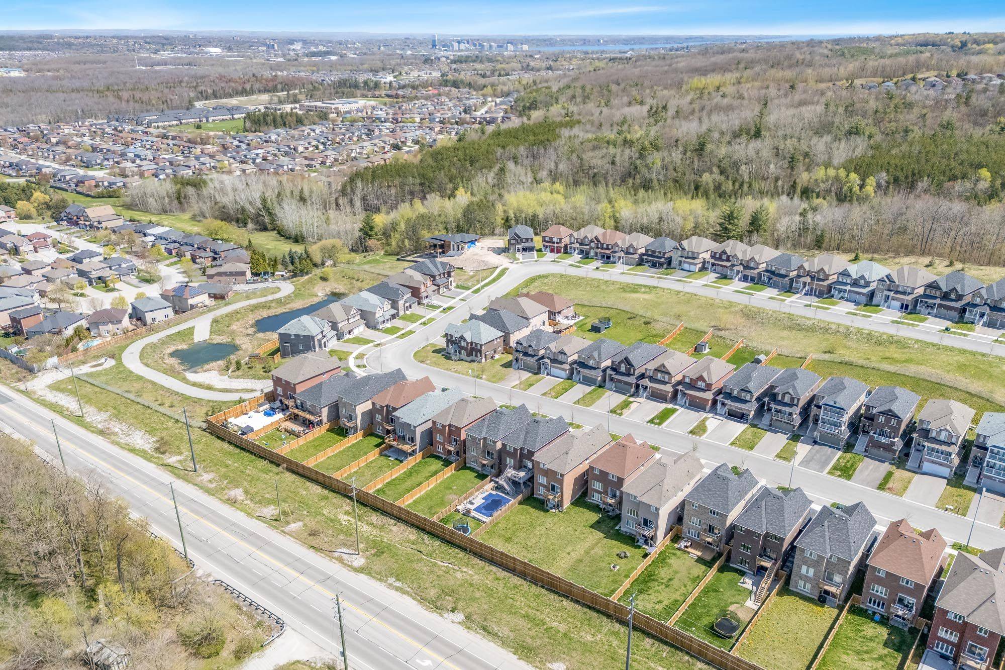 175 Muirfield DR, Barrie, ON L4N 5E9