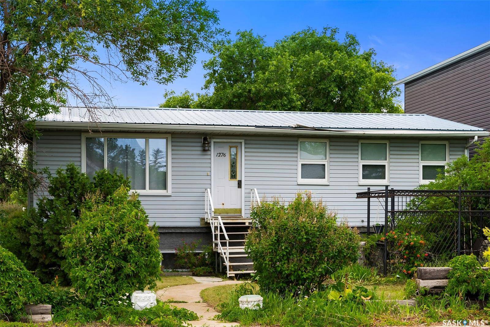 1276 Elliott STREET #A/B, Regina, SK S4N 3G1
