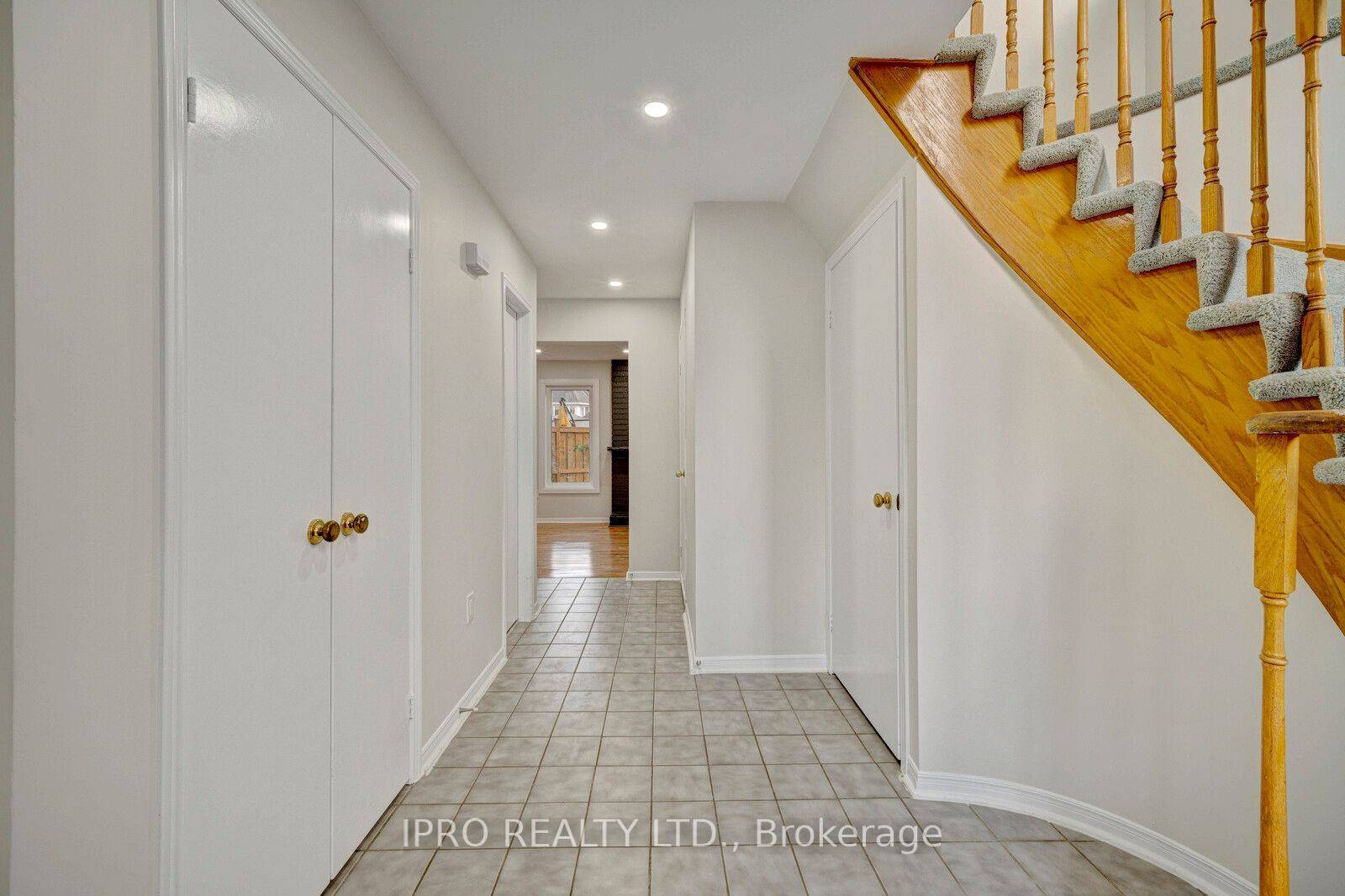 Mississauga, ON L5N 5T1,6302 Tenth Line #Upper