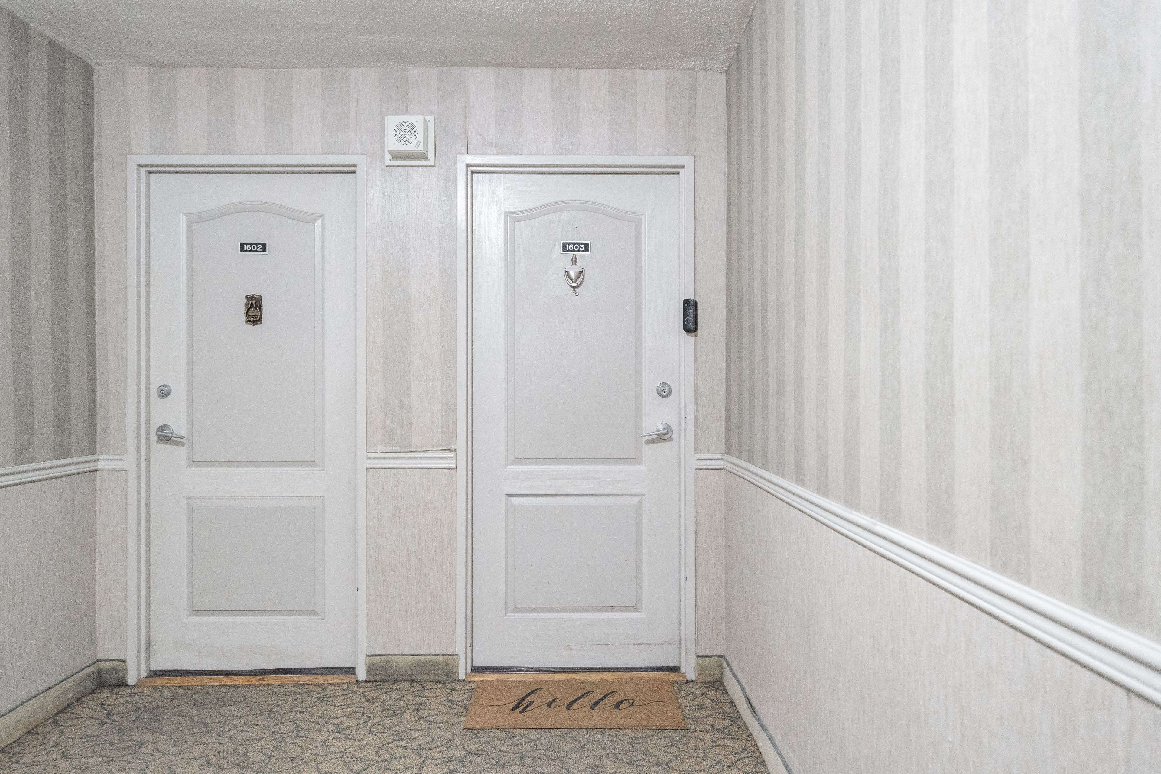 Toronto W09, ON M9A 4M8,61 Richview RD #1603