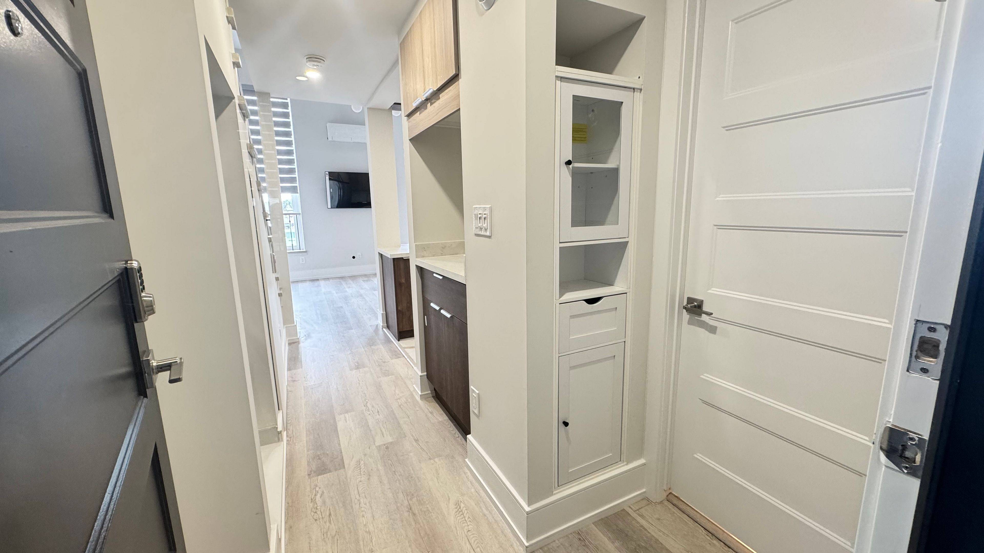 Mississauga, ON L5M 1L9,271 Queen St N/A S #201