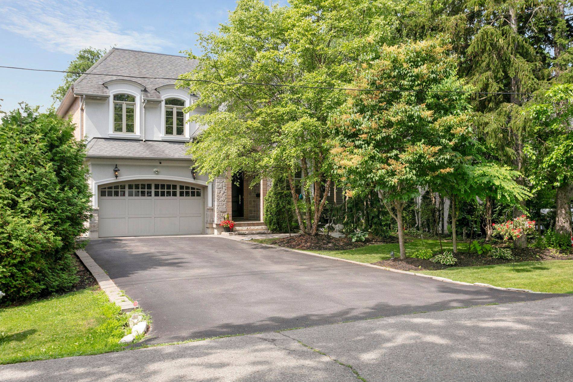 1290 Lakebreeze DR, Mississauga, ON L5G 3W6