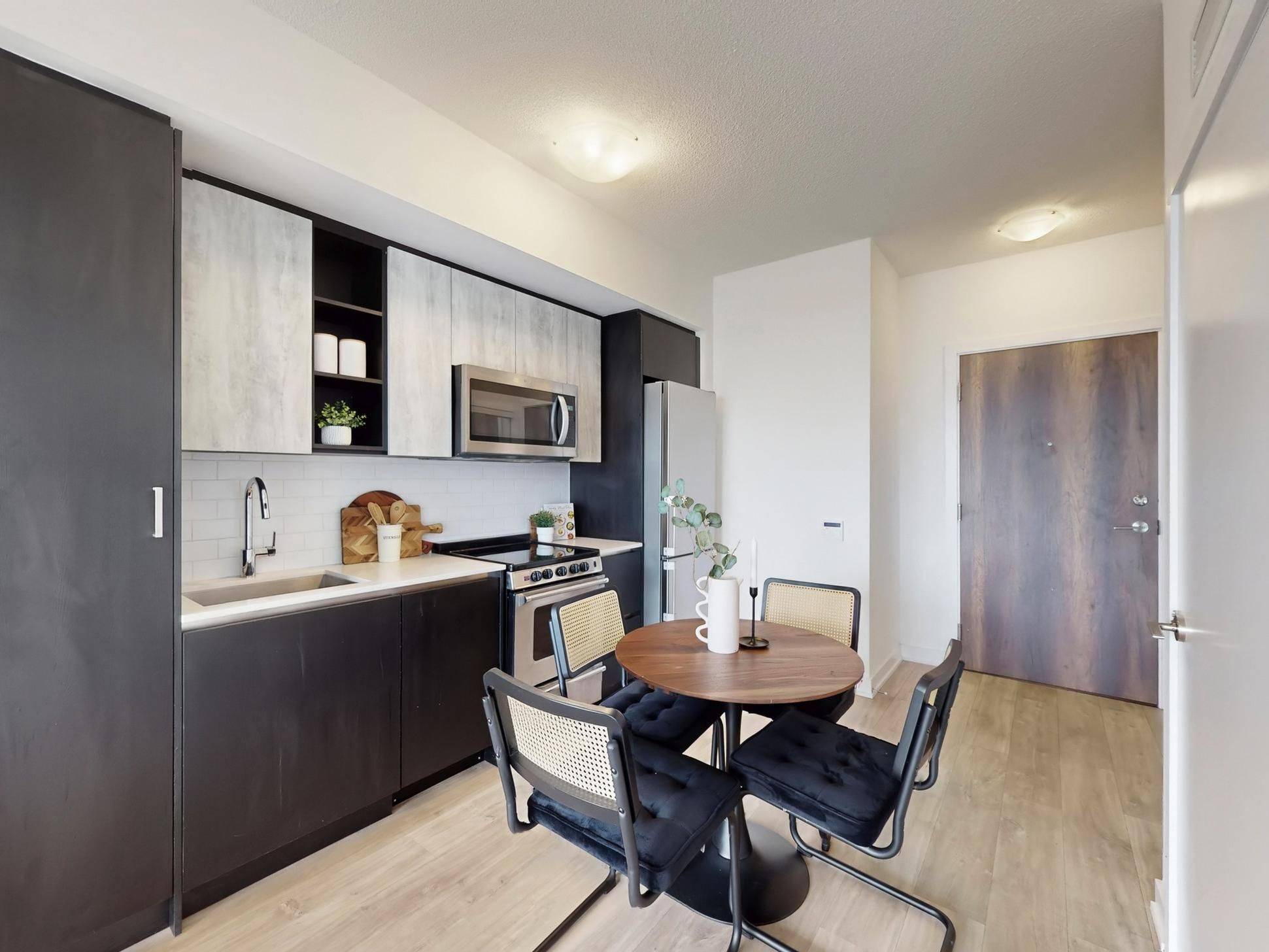 Toronto W06, ON M8Y 0C7,251 Manitoba ST #1021