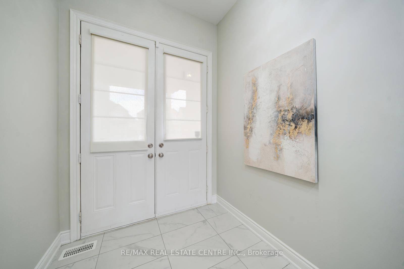 Brampton, ON L6P 4G4,5 Carl Finlay DR