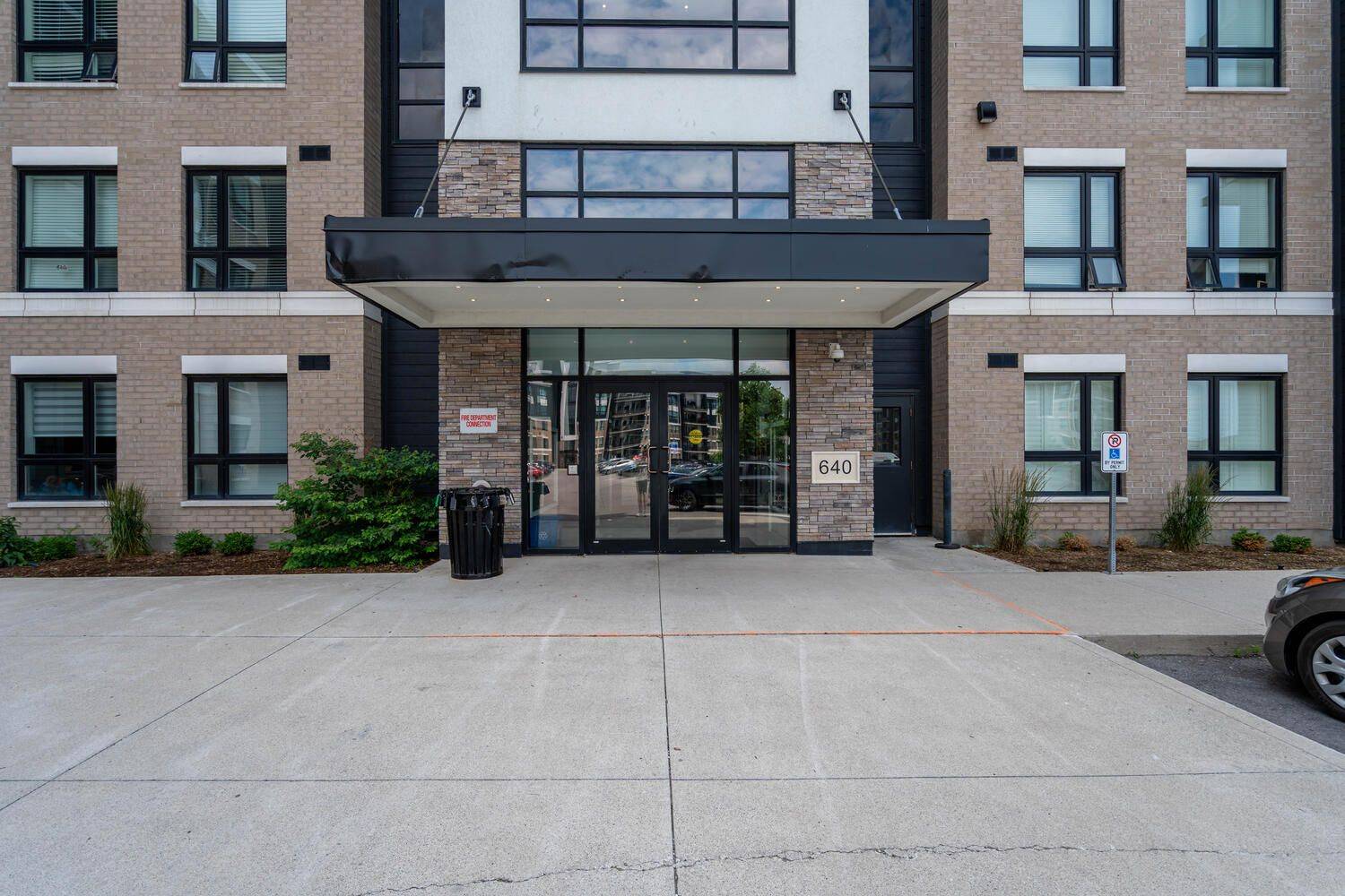 Milton, ON L9T 8M4,640 Sauve ST #422