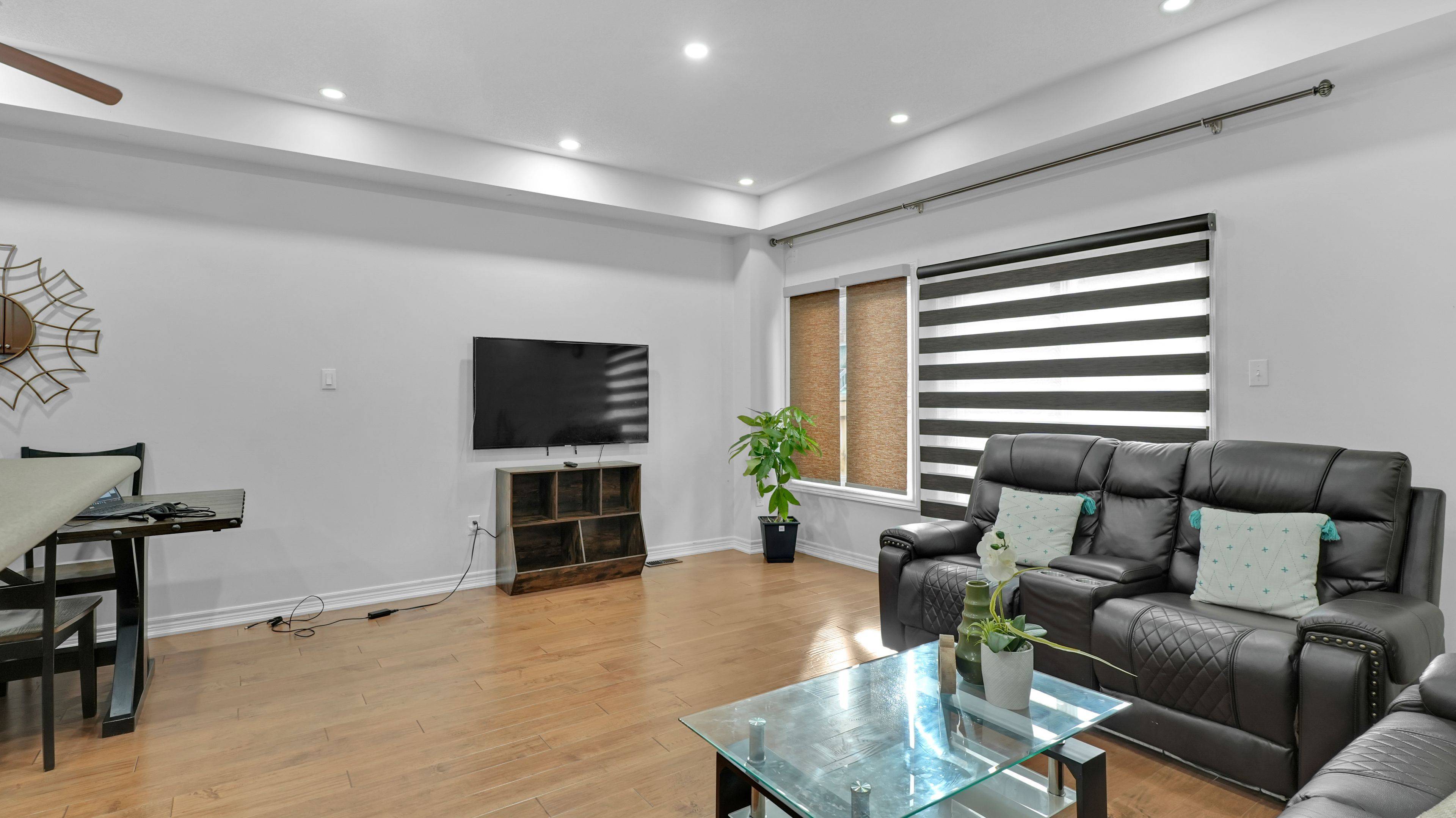 Brampton, ON L6X 0Y6,17 Frenchpark CIR