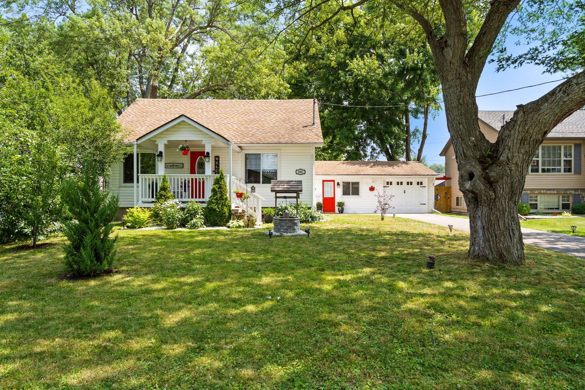 Fort Erie, ON L2A 4T1,696 Fairview RD