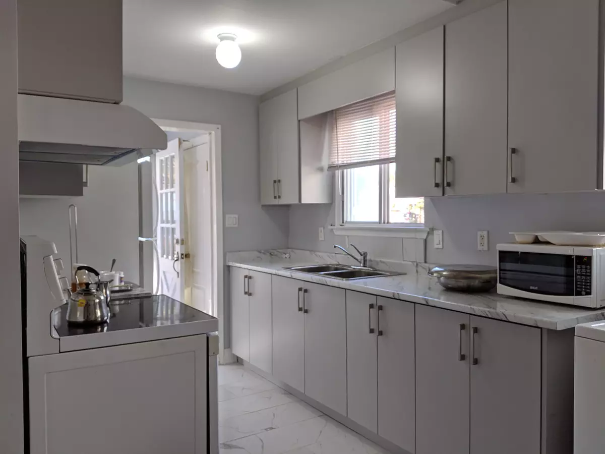 Mississauga, ON L5J 1P8,2594 Lundene RD