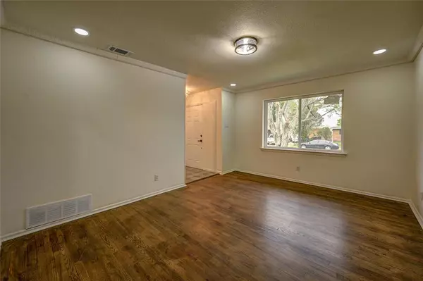 Dallas, TX 75227,9521 Crestshire Drive