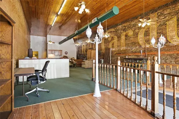 Cooper, TX 75432,50 E Side Square
