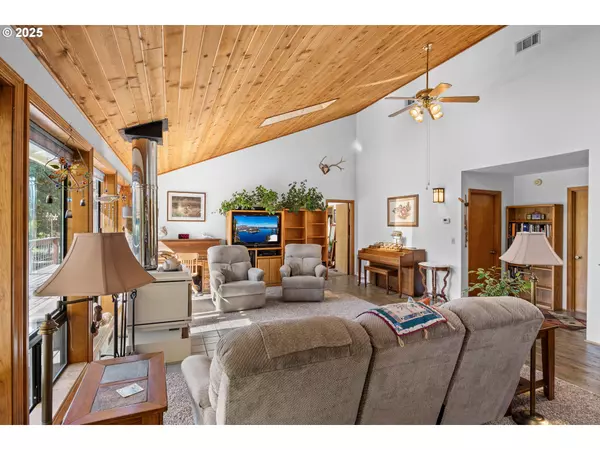Roseburg, OR 97471,268 CAPITAL LN