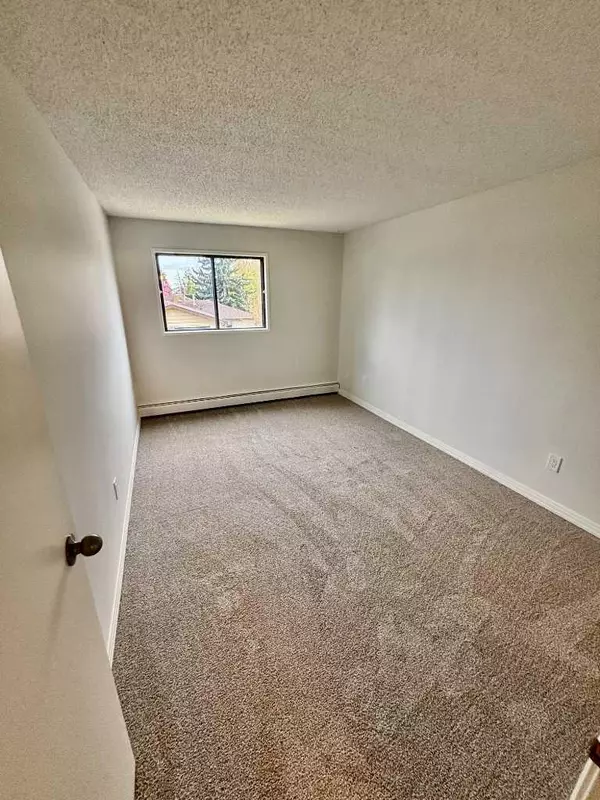 Calgary, AB T2W5H1,13045 6 ST Southwest #2203