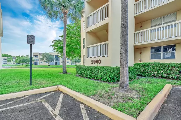 Tamarac, FL 33319,5940 NW 64th Ave #101