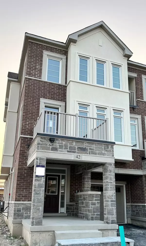 42 Paisley DR, Bradford West Gwillimbury, ON L3Z 4P2
