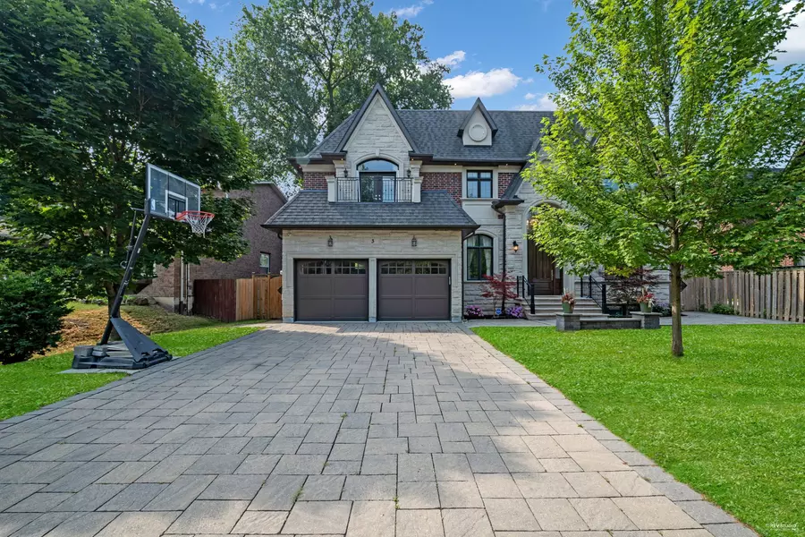 3 Greentree RD, Markham, ON L3R 3A9