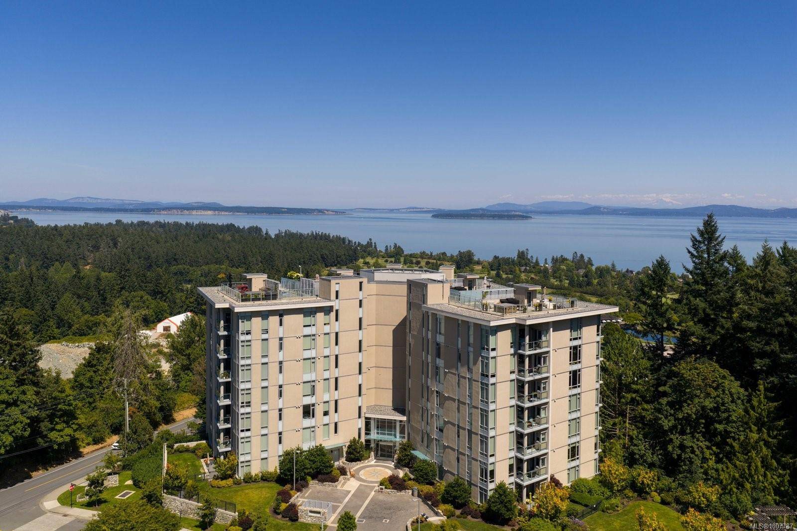5388 Hill Rise Terr #602, Saanich, BC V8Y 3K3