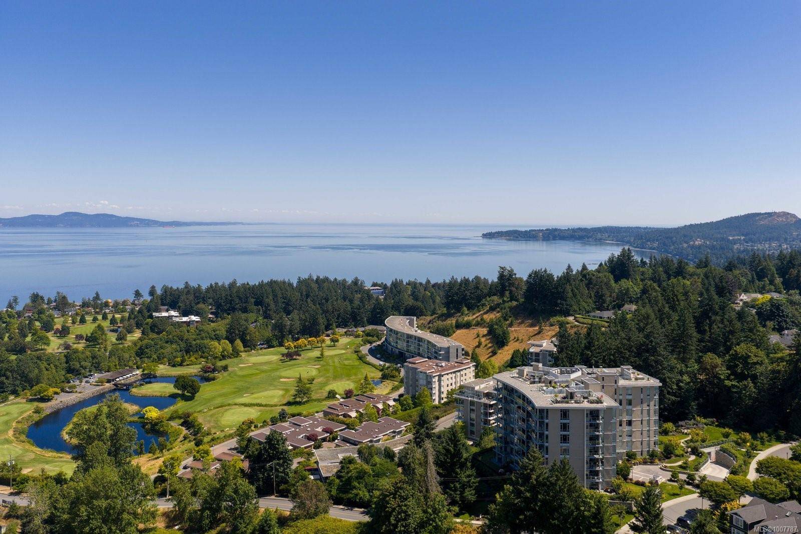 Saanich, BC V8Y 3K3,5388 Hill Rise Terr #602